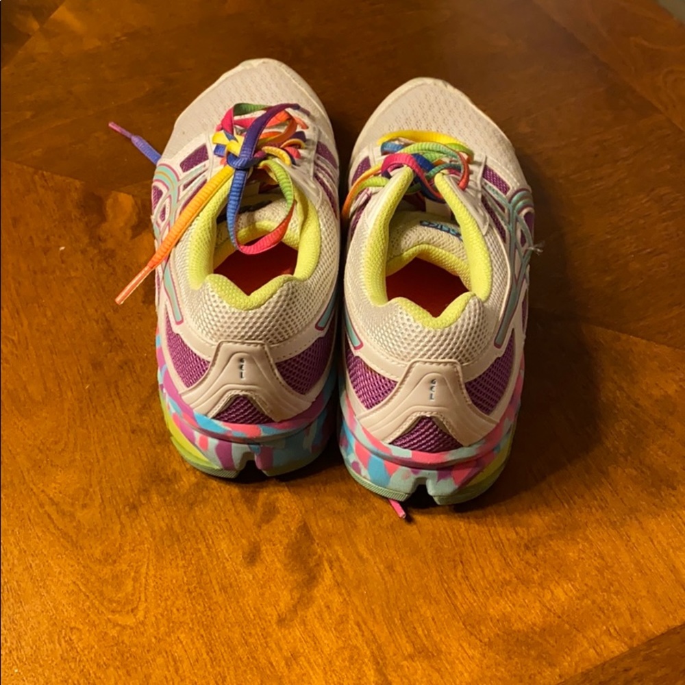 ASICS shoes - Picture 4 of 5